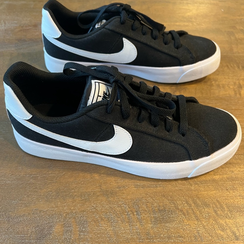 Nike women’s canvas black and white sneakers
